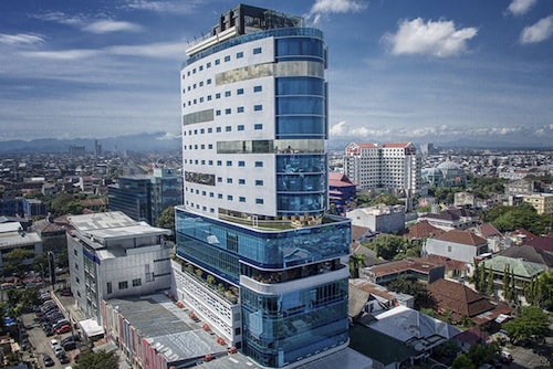 Hotels Near Taman Anggrek Clara Bundt Find Cheap C26