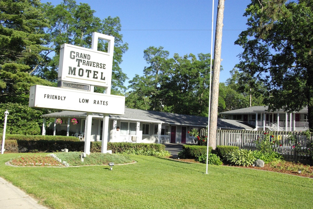 Grand Traverse Motel in Traverse City, MI Expedia