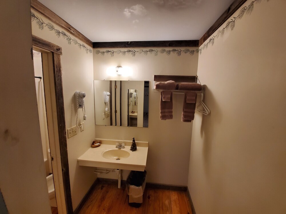 Jamesport Inn in Jamesport Best Rates & Deals on Orbitz