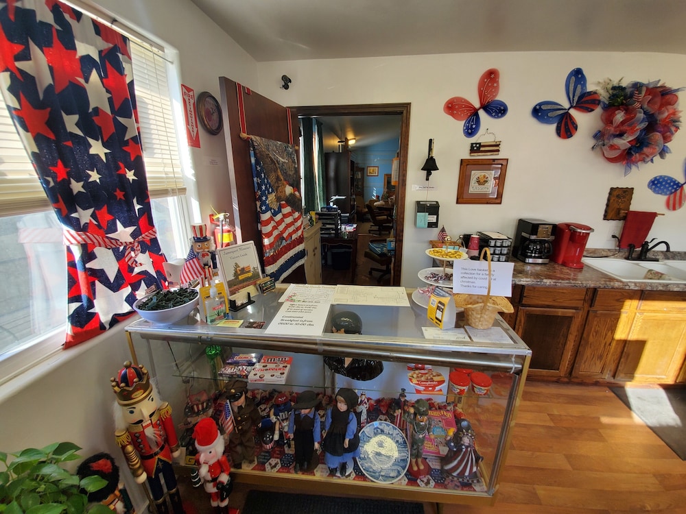 Room Deals for Jamesport Inn, Jamesport starting at Hotwire