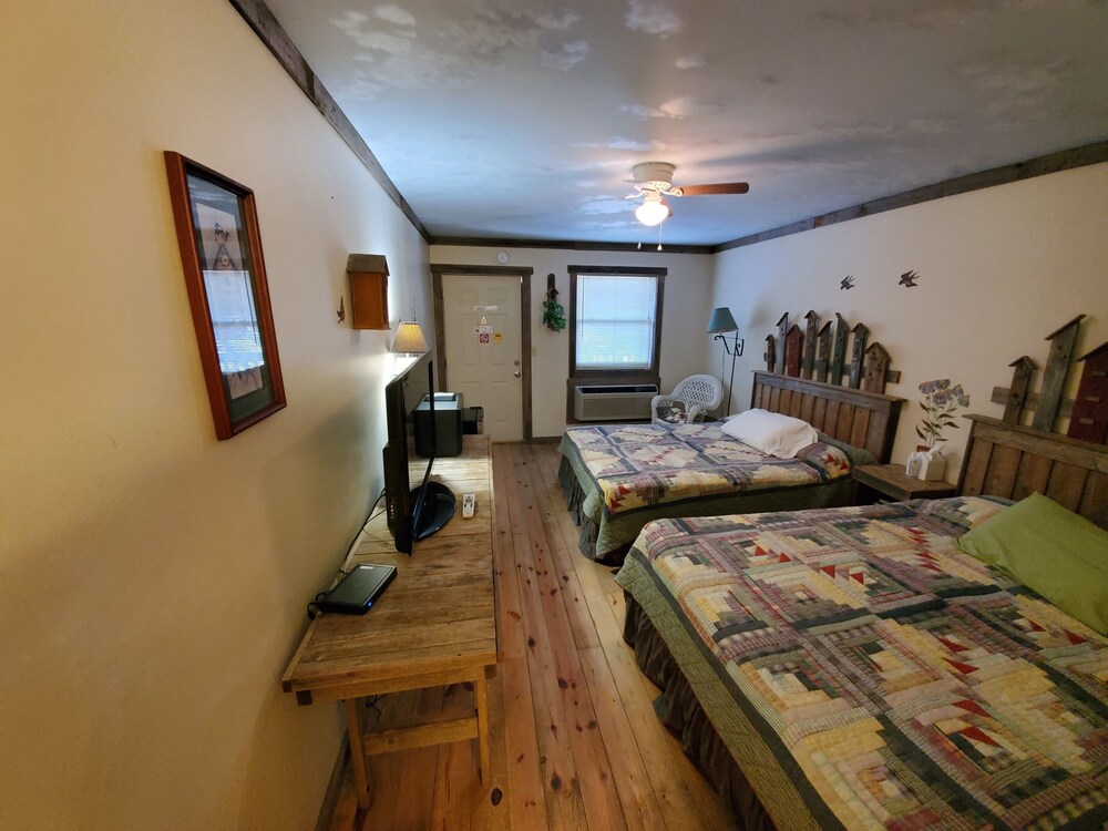 Room Deals for Jamesport Inn, Jamesport starting at Hotwire