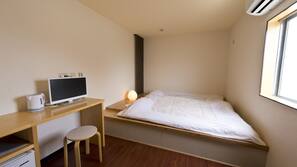 Desk, blackout drapes, free WiFi, linens