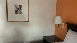 Desk, WiFi, wheelchair access