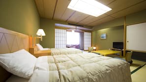 In-room safe, desk, free WiFi