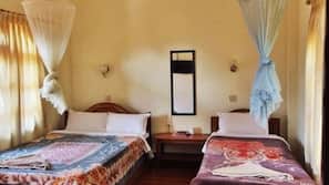 In-room safe, desk, free WiFi