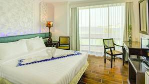Minibar, desk, free WiFi, linens