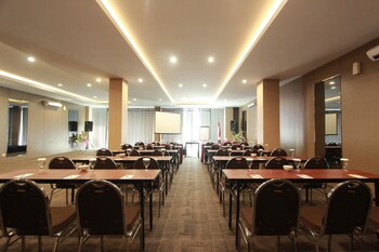 Viva hotel kediri by front one indonesia