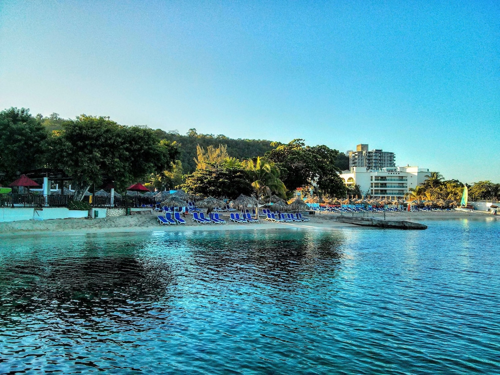 Royal Decameron Cornwall Beach All Inclusive: 2019 Room Prices , Deals & Reviews | Expedia