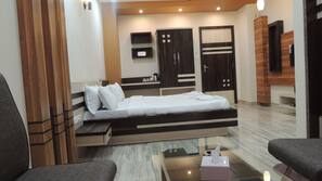 Minibar, in-room safe, desk, iron/ironing board