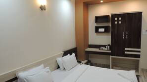 Minibar, in-room safe, desk, iron/ironing board