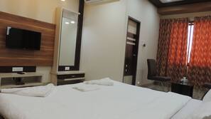 Minibar, in-room safe, desk, iron/ironing board