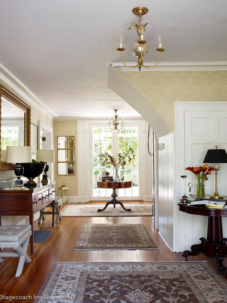 Stagecoach Inn 2018 Room Prices Deals Reviews Expedia Executive Lounge Featured Image Interior Entrance