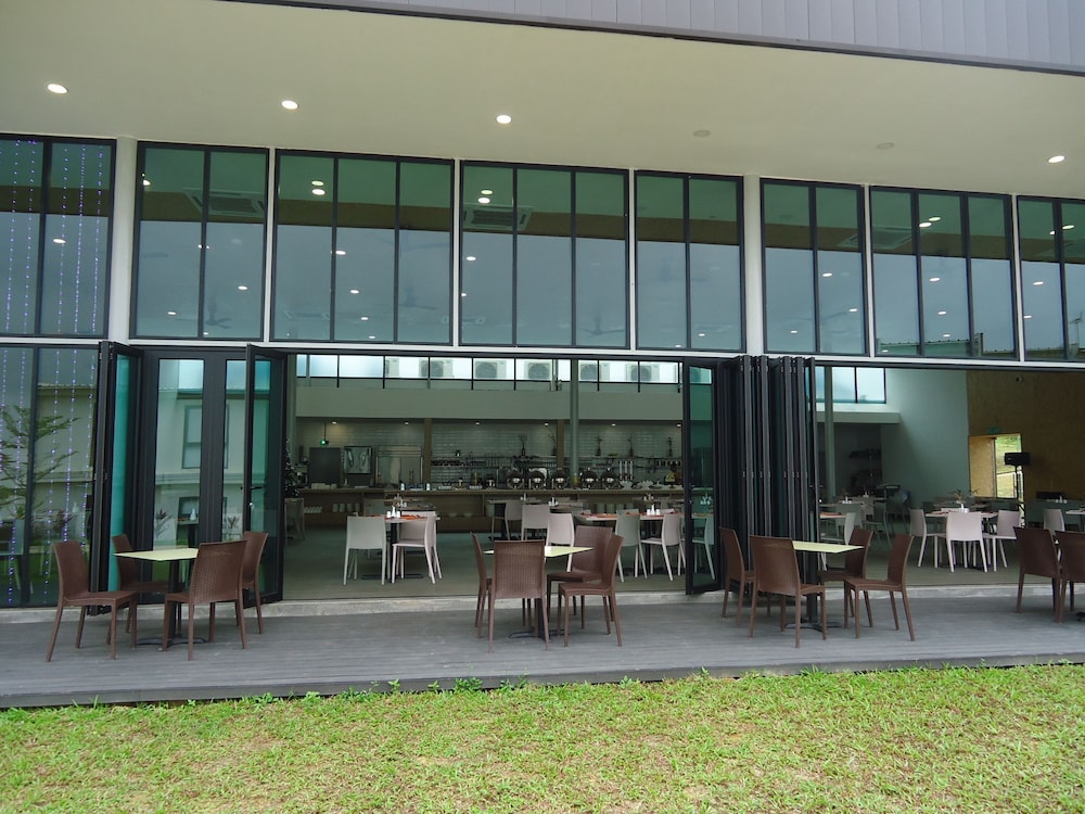Lakeview Terrace Resort Pengerang - Reviews, Photos & Rates | ebookers.com