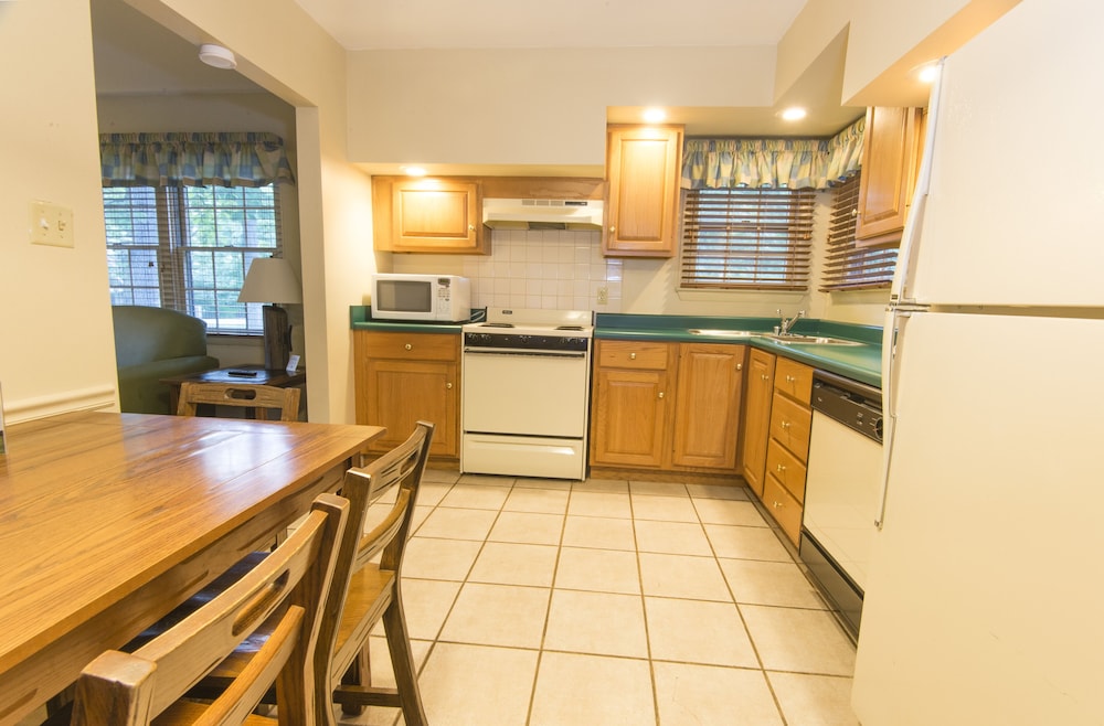 Rough River Dam State Resort Park in Falls of Rough Best Rates