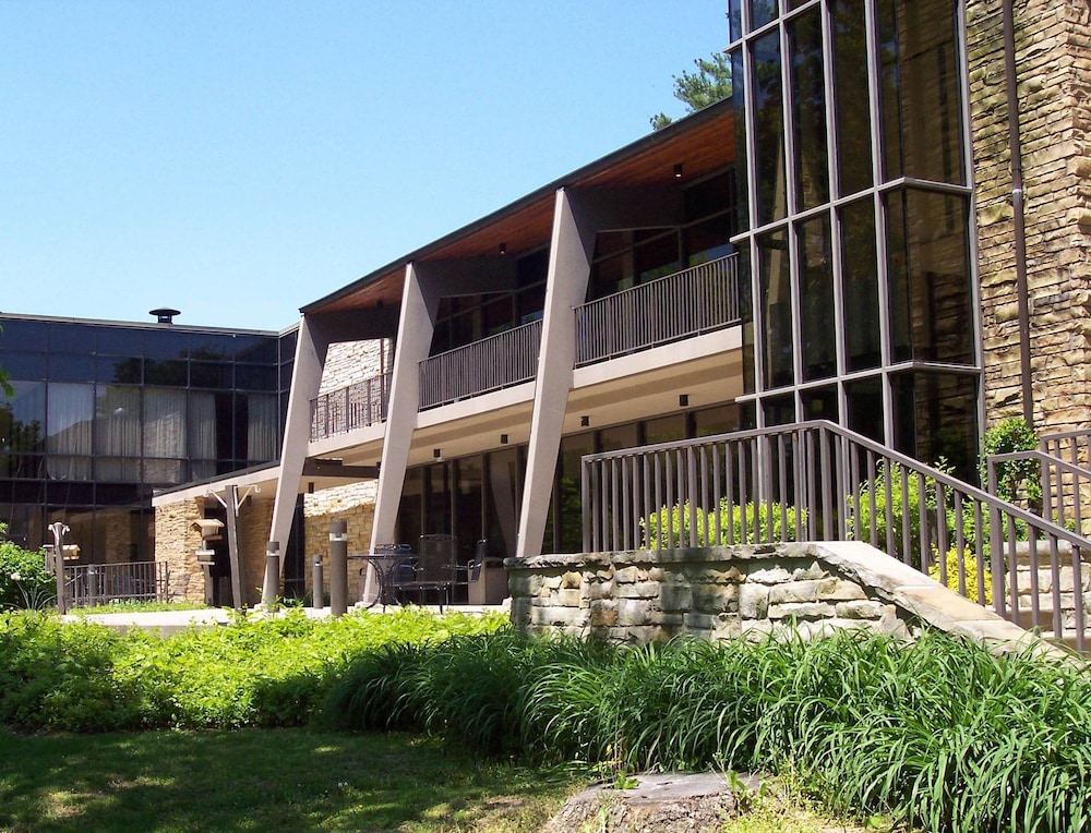Rough River Dam State Resort Park 2018 Room Prices Deals Courtyard View