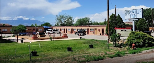 Hotels Near Goblin Valley State Park Utah Top 10 By Hanksville Inn