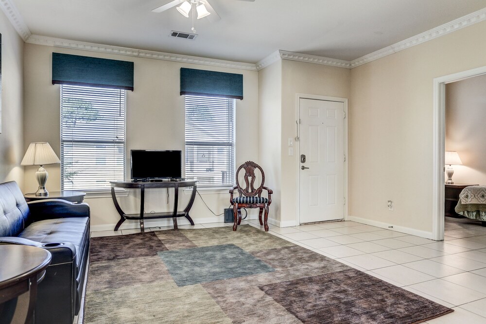 Villa Laverne 3 Bed Room Suite Furnished Condos Deals & Reviews