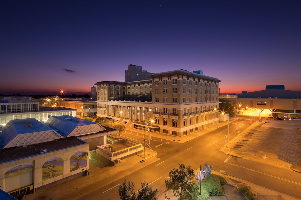 Front of property - evening/night, Hotel Bentley