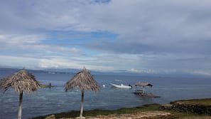 Ubicación a pie de playa, tumbonas, sombrillas y submarinismo