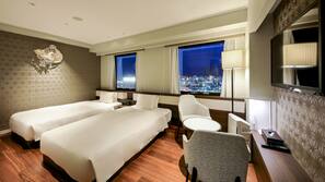 In-room safe, iron/ironing board, free WiFi, linens