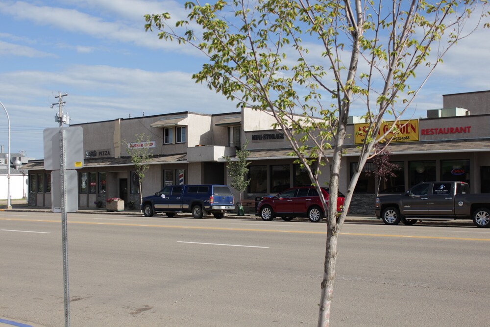 Morinville Plaza & Suites Deals & Reviews (Morinville, CAN) Wotif