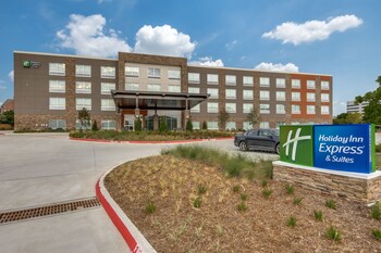 Holiday Inn Express Suites Dallas North Addison Dallas - 