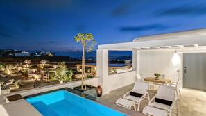 Outdoor pool, pool loungers