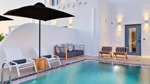Outdoor pool, pool loungers