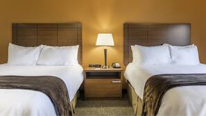 Premium bedding, desk, iron/ironing board, free WiFi