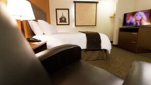 Premium bedding, desk, iron/ironing board, free WiFi
