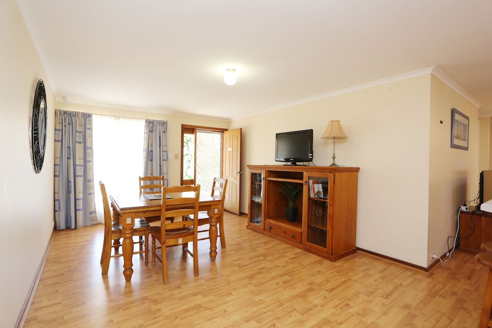 Living area, Moonta Bay Accommodation