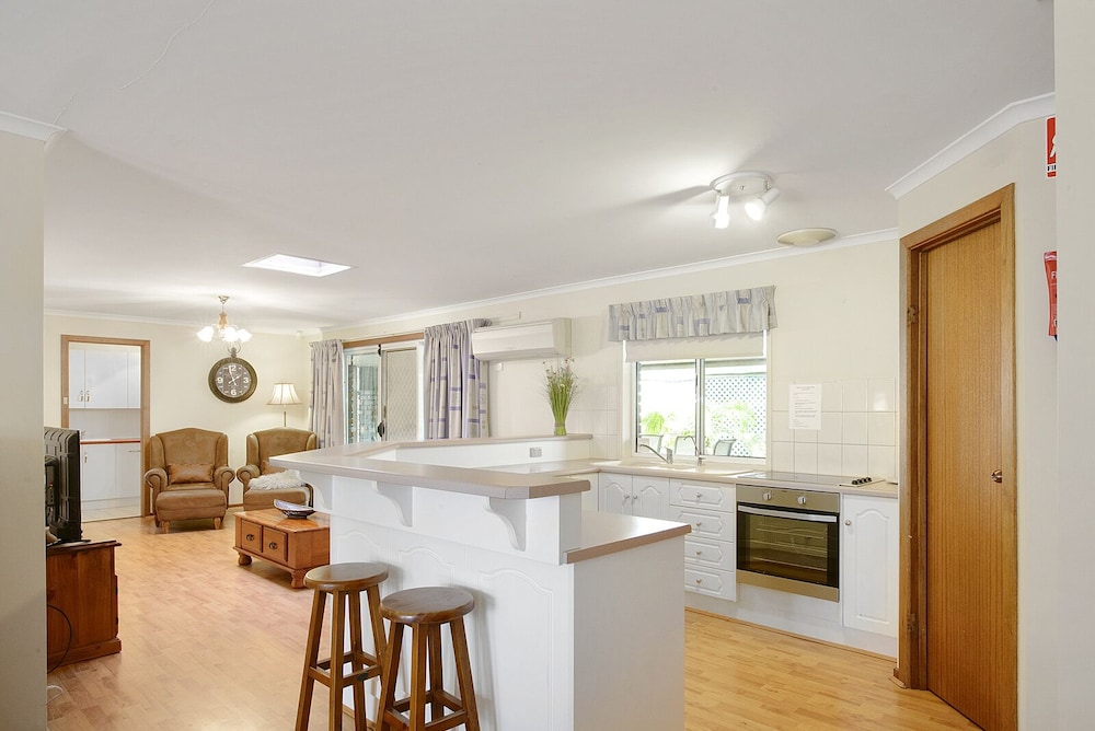 Private kitchen, Moonta Bay Accommodation