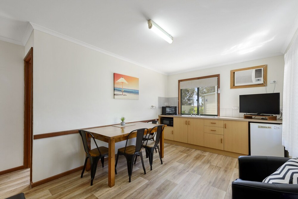 Living area, Moonta Bay Accommodation