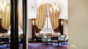 Hypo-allergenic bedding, down comforters, pillowtop beds, minibar