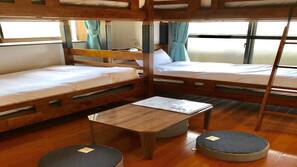 Cofres nos quartos, escrivaninha, Wi-Fi de cortesia