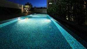 Seasonal outdoor pool, lifeguards on site