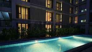 Seasonal outdoor pool, lifeguards on site
