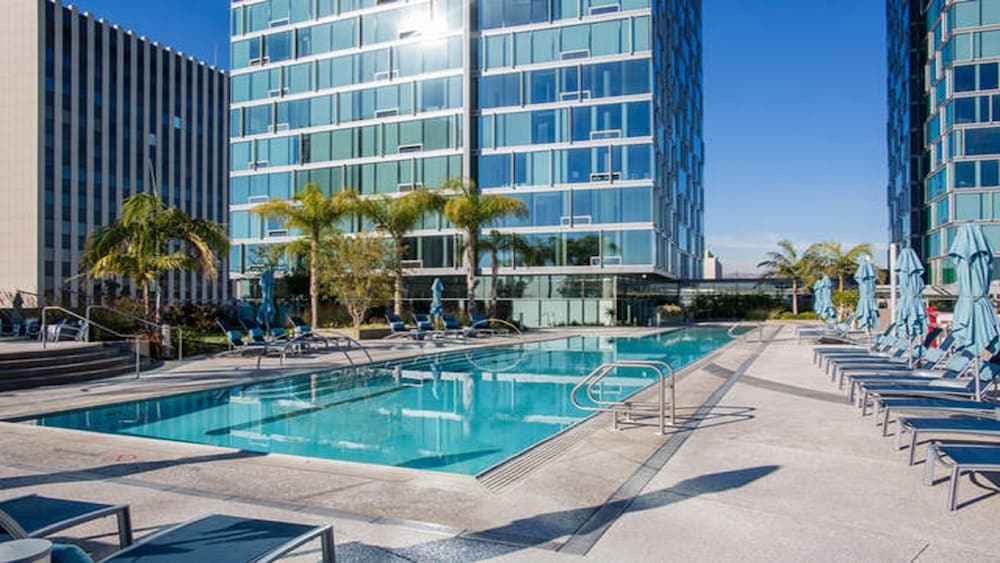 Modern La 2 Bedroom Luxury Suites 2018 Room Prices Deals City View Featured Image