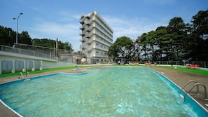 Seasonal outdoor pool, open 9:00 AM to 5:00 PM, pool umbrellas