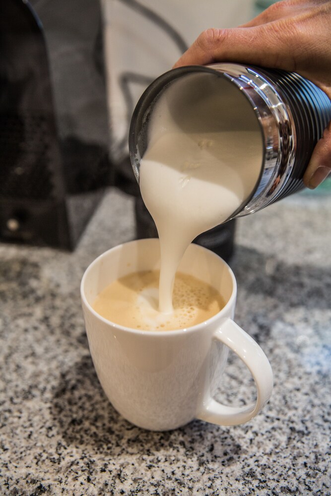 Coffee and/or coffee maker, Island Quarters