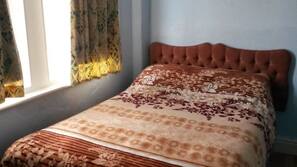 Free WiFi, linens