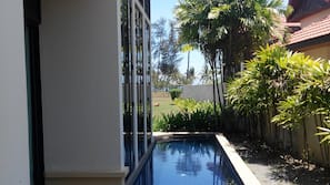 2 outdoor pools