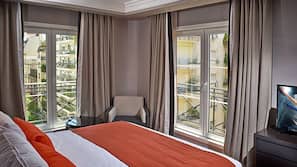 Egyptian cotton sheets, premium bedding, pillow top beds, minibar