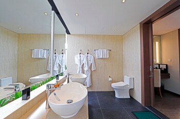 Holiday Villa Pantai Indah Reviews Photos Rates