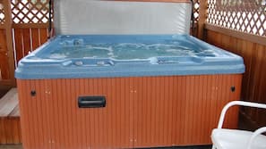 Outdoor spa bath