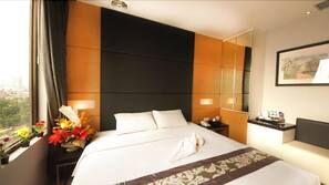 Minibar, coffre-forts dans les chambres, bureau, Wi-Fi gratuit