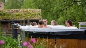 Outdoor spa bath