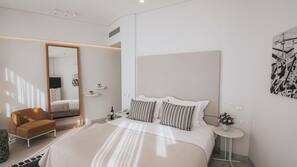 Minibar con snack e bevande gratuite, cassaforte in camera