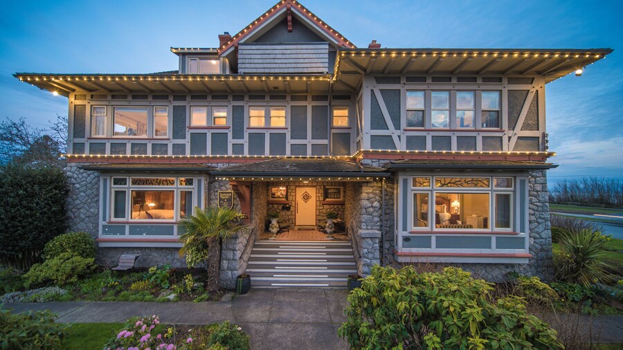 Dashwood Manor Seaside Bed & Breakfast