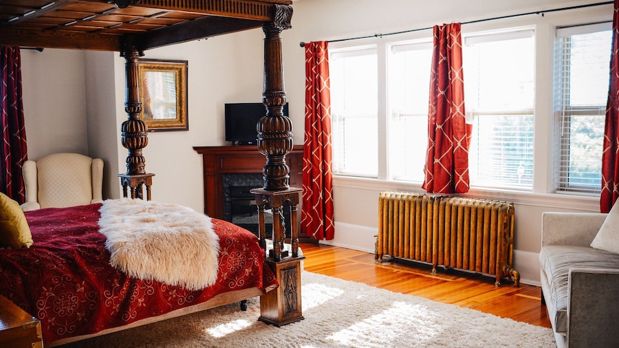 Dashwood Manor Seaside Bed & Breakfast
